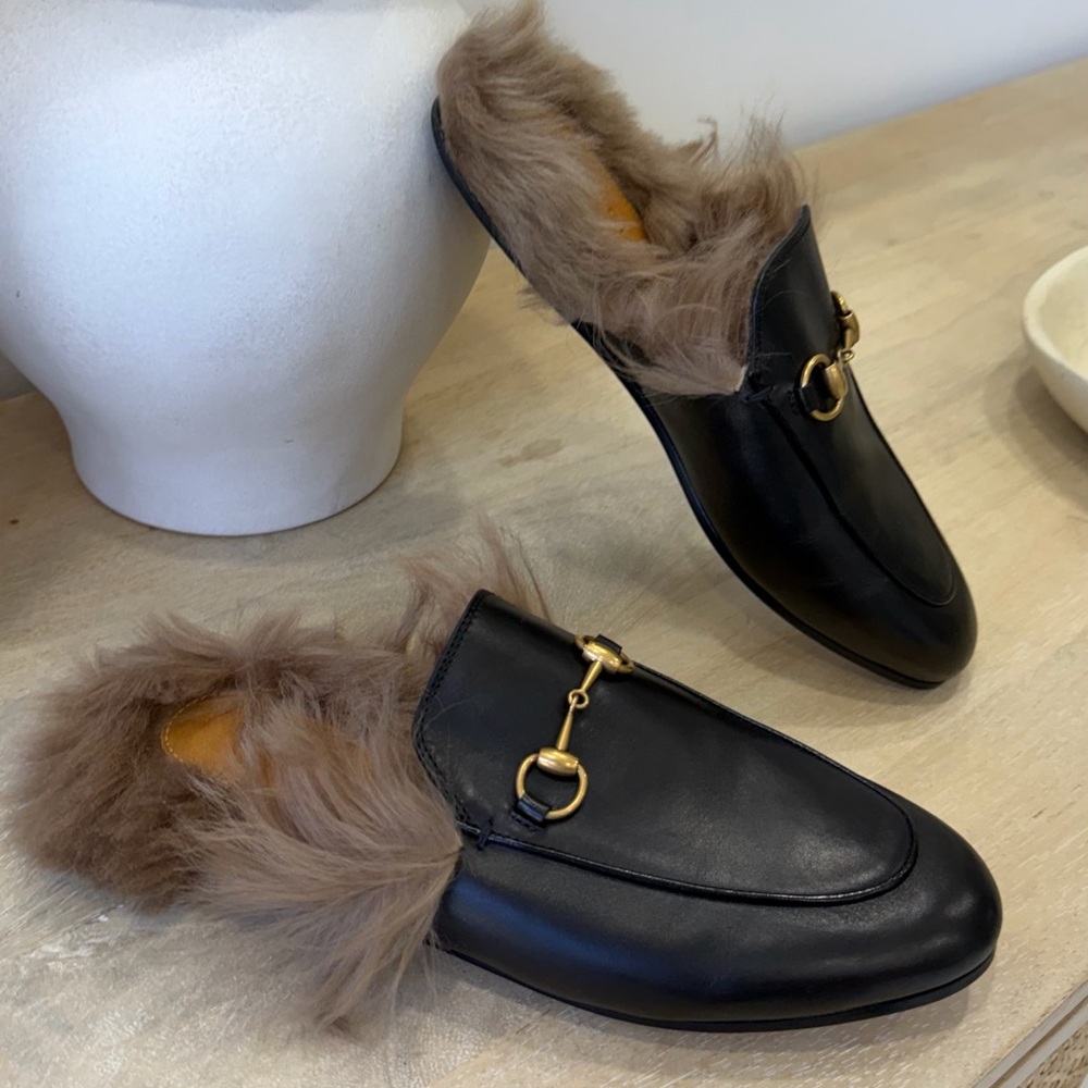Gucci Black Leather Loafers with Brown Fur and Gold Hardware - Picture 2 of 7